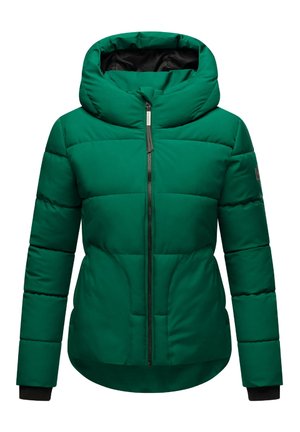 Zelená vypchávaná bunda s vysokým golierom, plným zipsom a čiernymi akcentmi. Má zaoblený spodný okraj a prešité panely pre lepší textúrový efekt.