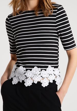 Printtipaita - black