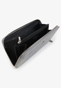 Scalpers WITH ENGRAVED CROCODILE - Punge - silver
