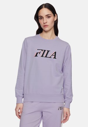 Sweatshirt lilas en matériau doux avec des manches longues et un col rond. Présente un logo noir en diagonale avec des accents roses à l'avant.