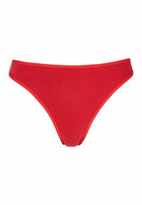 Sous-vêtement en coton rouge de style bikini avec une texture lisse et extensible, et un liseré contrastant rouge le long de la taille et des ouvertures des jambes.