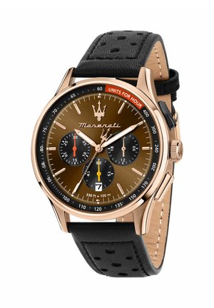 Orologio cronografo Maserati in oro rosa con cinturino in pelle nera traforata, quadrante marrone, tre quadranti secondari, finestra della data e scala tachimetrica.