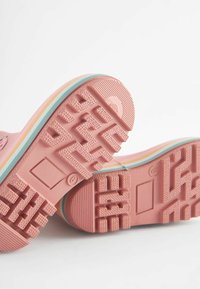 Next HANDLE YOUNGER - Bottes en caoutchouc - pink character