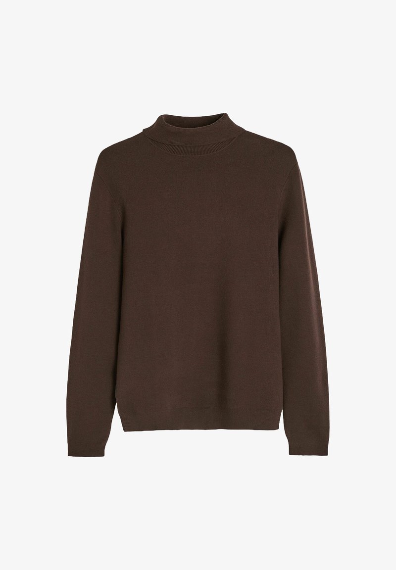 Brązowy, długi sweter dzianinowy z półgolfem oraz ściągaczami na mankietach i u dołu, na białym tle.