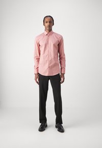 HUGO JENNO - Majica - light/pastel red