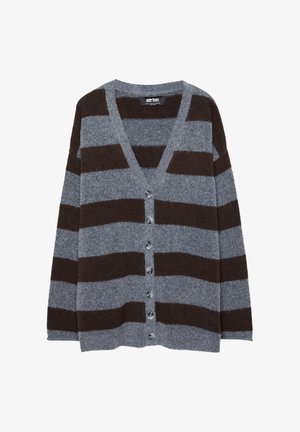 Grau-braun gestreifte Strickjacke mit V-Ausschnitt, Knopfverschluss und weicher Textur. Verfügt über abgerundete Knöpfe und lange Ärmel.