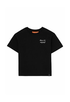 Sort T-shirt med korte ærmer og rund halsudskæring med hvid tekst "Reiss 1971 McLaren Formula 1 Team" på venstre bryst og lille logomærke ved kanten.