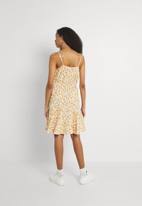 Pieces PCNYA SLIP BUTTON - Vestido camiseiro - buttercream