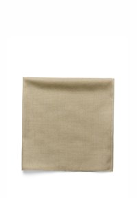 Tela rectangular beige con una textura suave, que presenta un diseño liso y bordes cuidadosamente doblados. Adecuada para diversos usos.