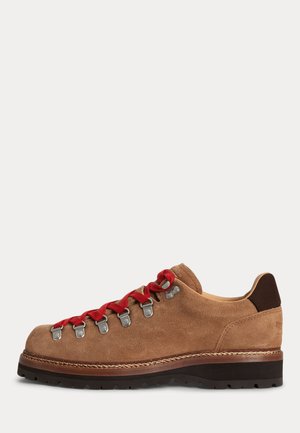 Polo Ralph Lauren, ALPINE LOW SUEDE TRAIL SHOE - Ежедневни обувки с връзки - tan/dark brown