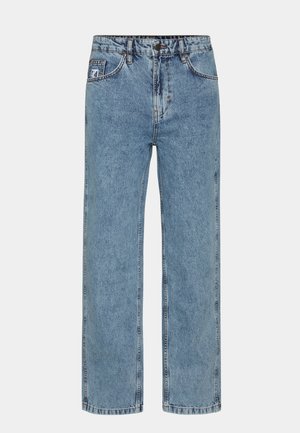 Jasnoniebieskie dżinsy o prostych nogawkach, wykonane z materiału dżinsowego, z zapięciem na guzik, pięcioma kieszeniami oraz kontrastowym przeszyciem.