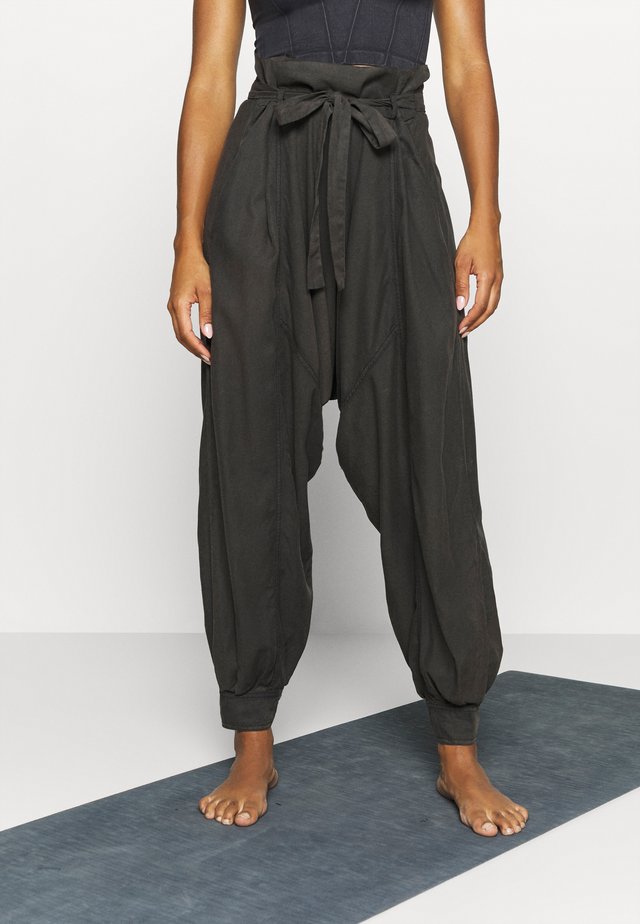 WADE AWAY HAREM - Bukser - black