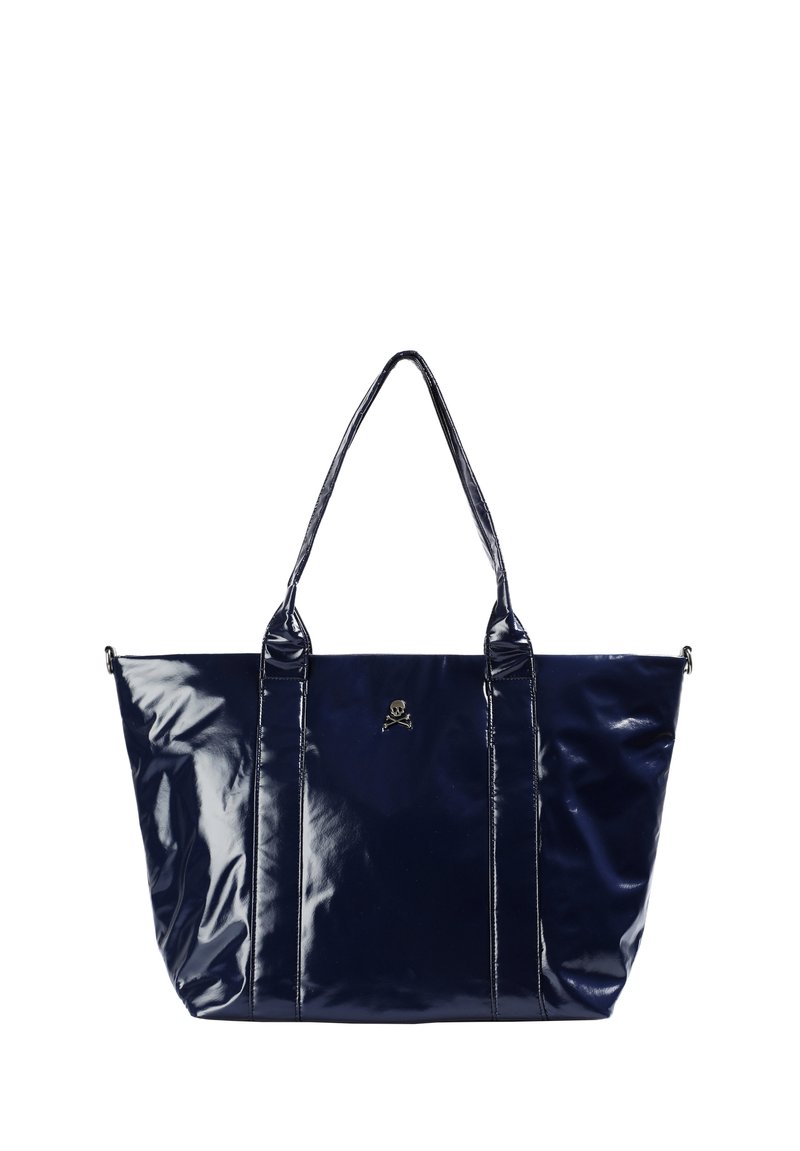 Amplia bolsa de tote de charol azul marino con dos asas, que presenta un sutil logo de calavera y detalles de costura vertical. Textura suave y brillante.