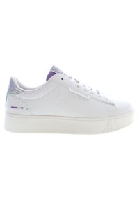 Sneaker bianco con tomaia in pelle liscia, dettagli viola sulla linguetta e sul tallone, e una suola in gomma testurizzata con linee orizzontali.