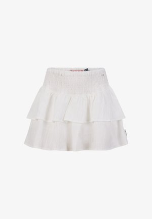 Witte mini-rok met meerdere lagen, een gerimpelde elastische tailleband en een gestructureerde stof, ontworpen voor een casual of zomerse outfit.