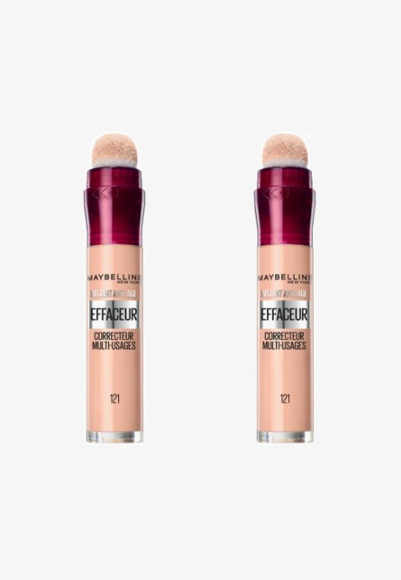Correcteur Maybelline Instant Age Rewind, applicateur double, couleur beige, forme cylindrique, capuchon transparent, marqué "Effaceur" et teinte 121.