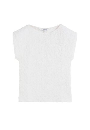 Top blanco hecho de una tela texturizada, con un escote amplio y mangas cortas. El diseño tiene un acabado arrugado y un corte relajado.