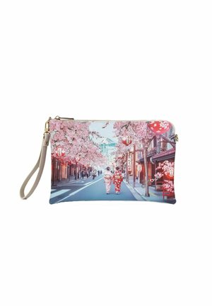Borsa a mano con cinturino da polso raffigurante una scena di strada con due donne in kimono che camminano sotto i ciliegi in fiore con lanterne ed edifici.