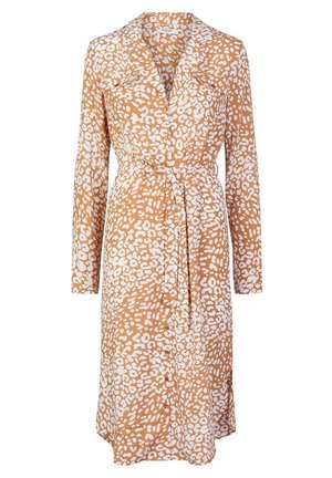 Robe à manches longues en orange-brun avec un imprimé léopard abstrait blanc, dotée d'une taille ceinturée, d'un col et d'un ourlet au niveau des genoux. Texture de tissu douce.