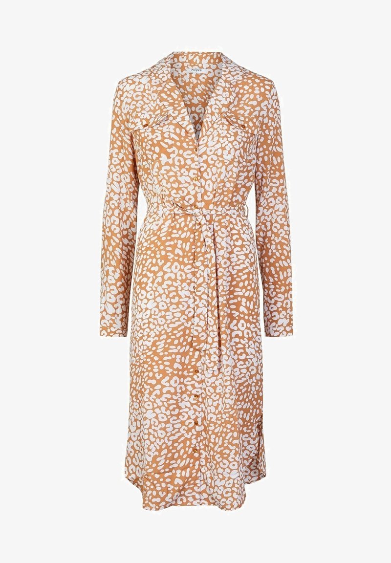 Dlouhé rukávy šaty v oranžovo-hnědé barvě s bílým abstraktním leopardím vzorem, s páskem v pase, límcem a délkou ke kolenům. Měkká textilie.