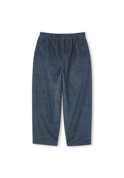 Pantalons en velours côtelé bleu avec une taille élastique et des jambes droites, à plat sur un fond blanc.