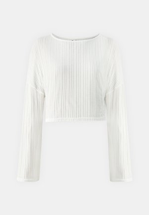 Bela skrajšana dolga majica z dolgimi rokavi z navpičnim reliefnim vzorcem, okrogel izrez in sproščen kroj, z širokimi rokavi in subtilnim sijajem.