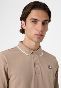 Fila APPAREL BIELLA REGULAR TIPPED - Poloshirt - taupe gray
