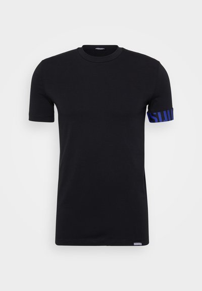 Black short-sleeve t-shirt made of cotton. Features a blue striped accent on the left sleeve and a small label at the bottom hem.