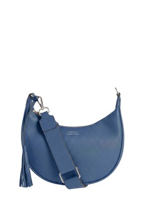 Sac à main en cuir bleu en forme de croissant avec une large bandoulière réglable, un détail de pompon et des ferrures de ton argent, étiqueté "Loxwood Le Cabas Parisien".