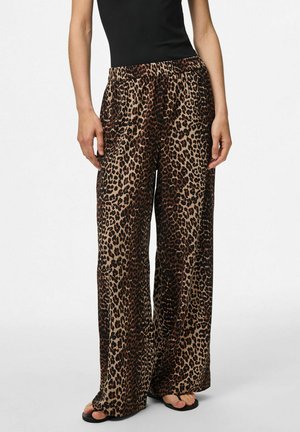 Luipaardprint, wijde broek gemaakt van lichtgewicht stof met een elastische tailleband, met een beige basis en bruine-zwarte vlekken.
