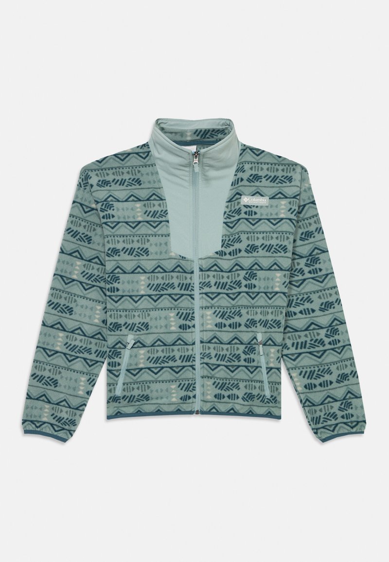 Casaco de fleece com colarinho em azul claro, com um padrão geométrico em azul mais escuro. Apresenta um fecho de correr completo e dois bolsos laterais. Textura suave.