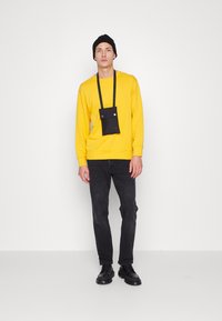 TOM TAILOR TRAD - Calças de ganga de perna direita - dark stone black denim