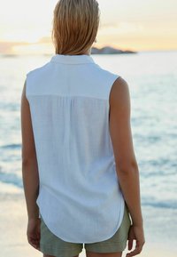 Next SLEEVELESS RUCHED SIDE - Skjortebluser - white