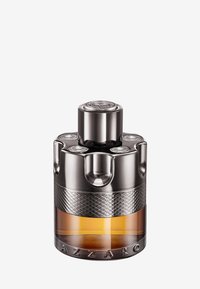 Rund glassflaske med et metallisk sølvkork, med en strukturert sølvstripe og en ravfarget væske innvendig. Graverte merkenavn på bunnen.