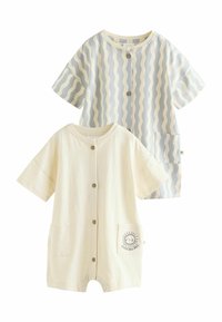 Twee short-sleeve rompers: één crème met een zonontwerppocket, de ander lichtblauw met een golvend patroon. Beide hebben knoopsluitingen.
