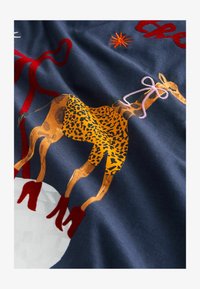 Unselected, navy giraffe