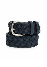 Cintura in pelle blu scuro intrecciata con una fibbia metallica argentata e una finitura liscia e strutturata. Il design include dettagli di intreccio intricati.