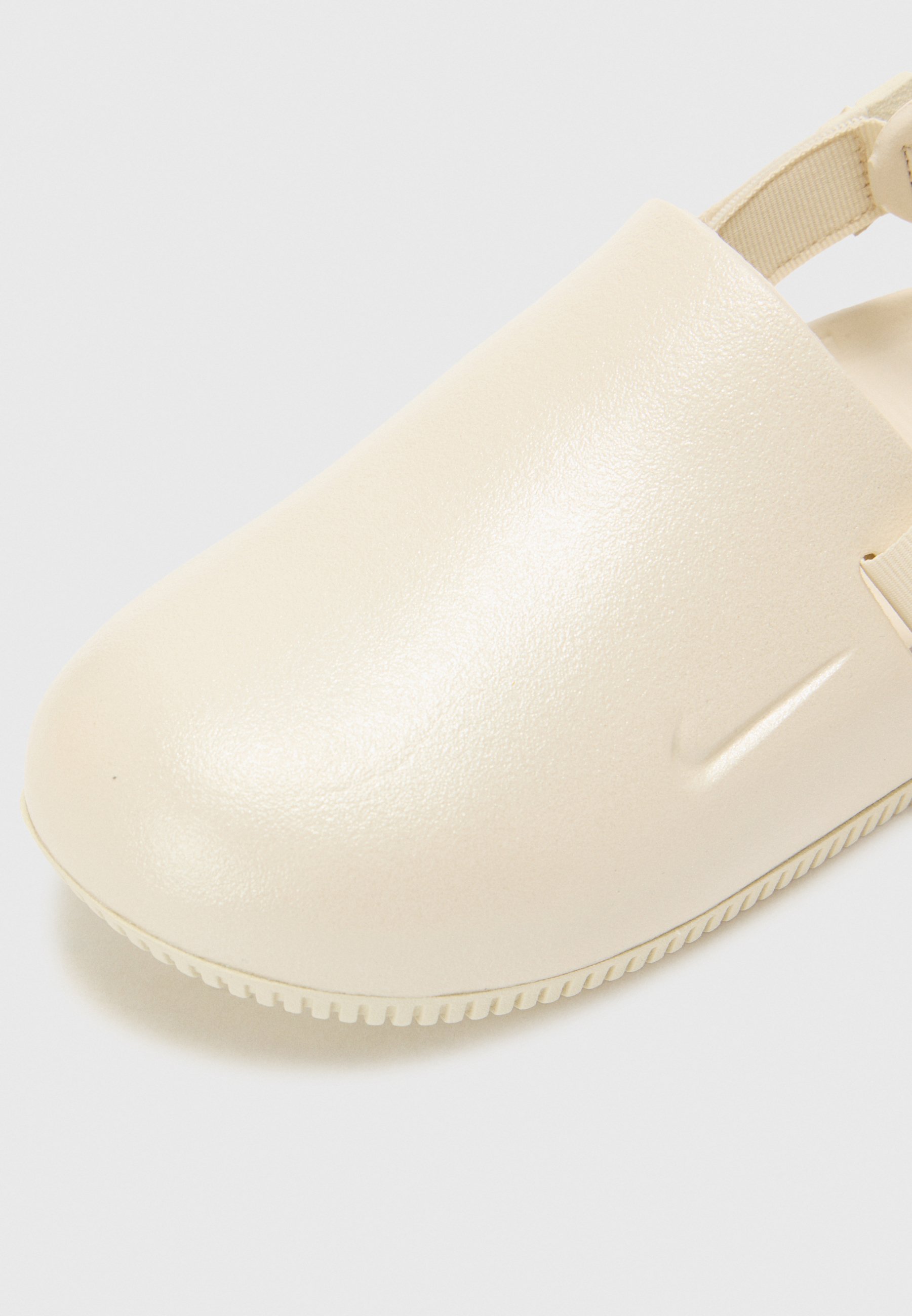 Nike Sportswear Clogs - light orewood brown/off-white - Zalando.co.uk