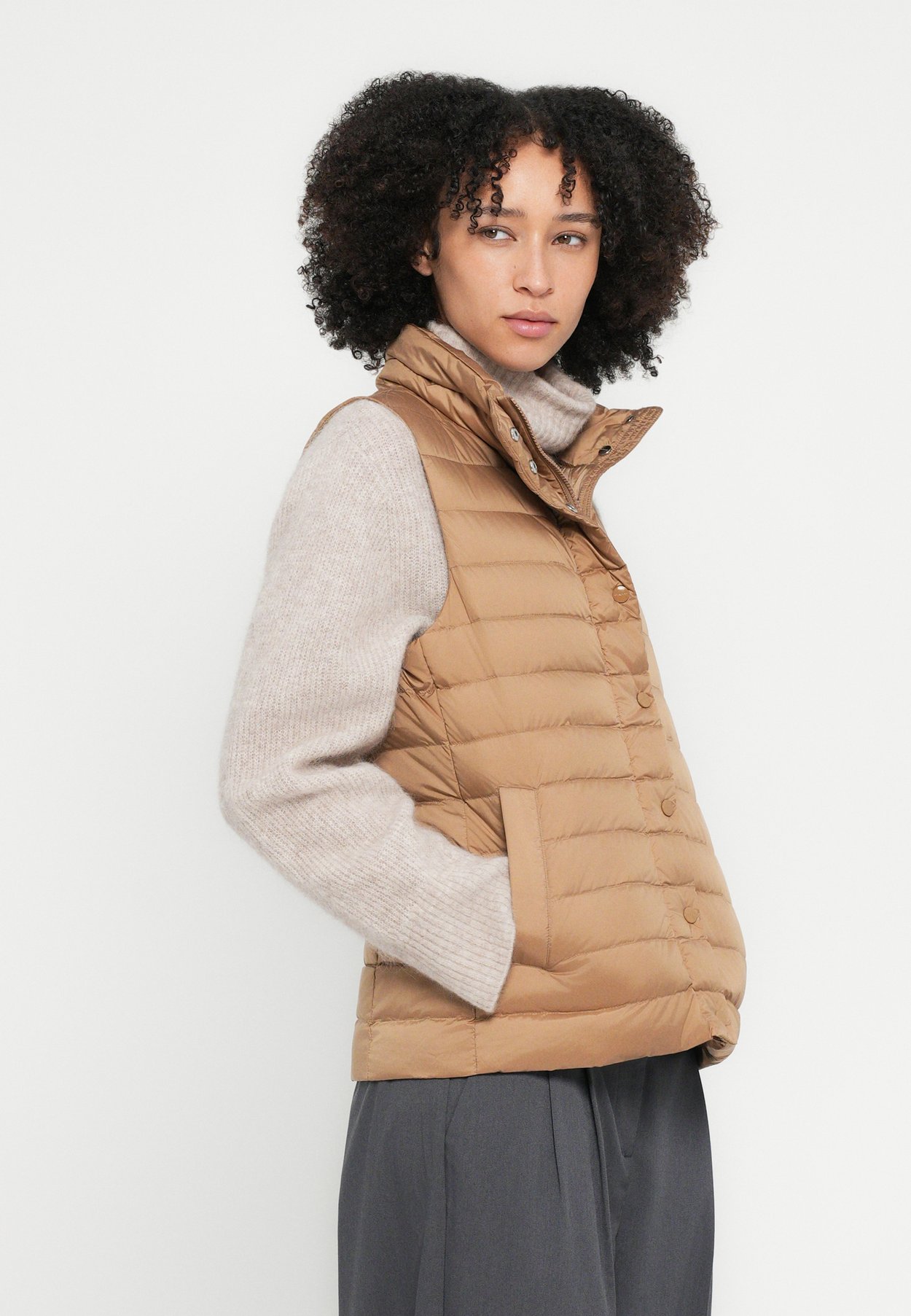 LIGHT VEST
