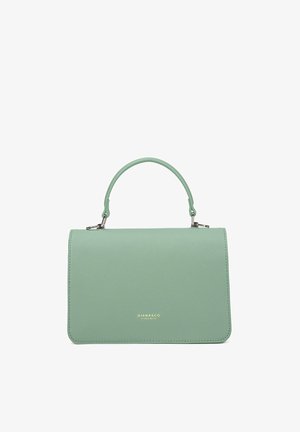 Mintgroene leren handtas met een gestructureerd ontwerp, rechthoekige vorm, een bovenhandvat en een gouden logo-detail aan de voorkant.