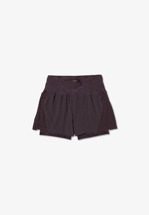 Pantaloncini sportivi a strati di colore viola scuro con ampia fascia in vita e spacchi laterali, progettati per la corsa o attività sportive.