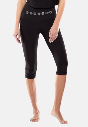Winshape, Pantaloncini 3/4 - black  chakras