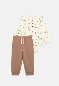 Lange mouw bodysuit in crèmekleur met een print van bosdieren, gecombineerd met bruine gewatteerde broek met een elastische tailleband en boorden.