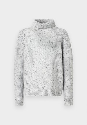 Svetre s svetlo sivo ribanim pletenjem in črnim pikčastim vzorcem ter dolgimi rokavi na belem ozadju.