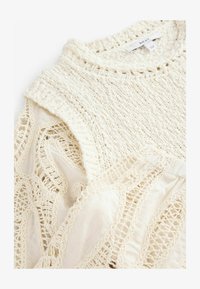 Ausgewählt, white ecru