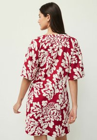 Next KAFTAN - Dnevna haljina - red cream