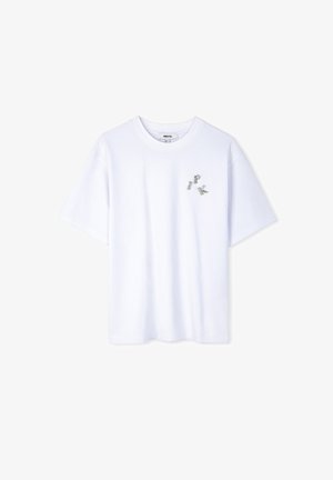 T-shirt bianca in cotone con maniche corte e colletto a girocollo a costine. Piccole lettere decorative "P" e "K" in accenti argentati sul davanti.