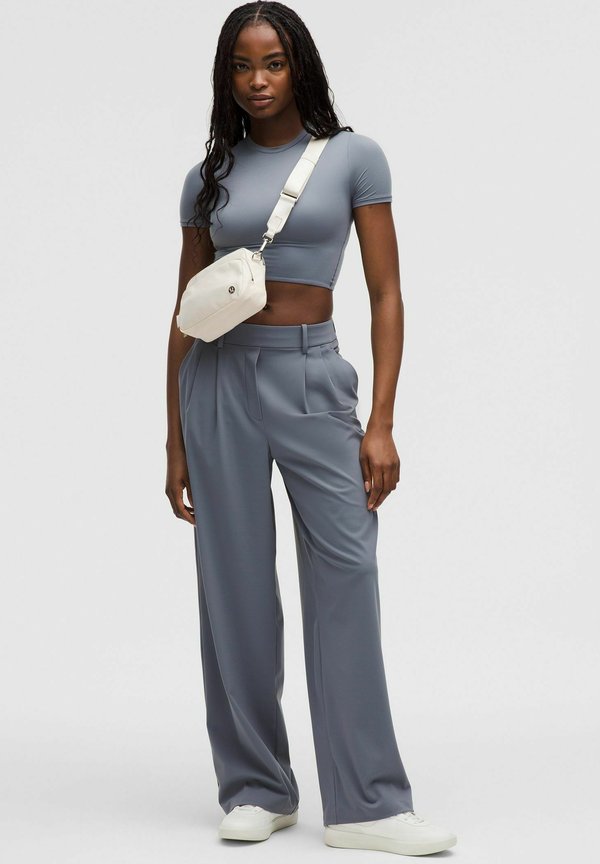 EVERYWHERE CROSSBODY METAL HARDWARE - Umhängetasche - light ivory silver