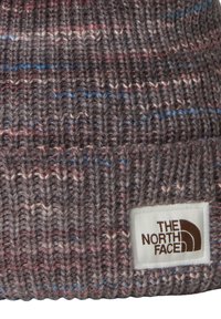 Berretto lavorato a maglia con più colori, tra cui grigio, rosa e blu. Presenta un risvolto piegato e un'etichetta con il logo "THE NORTH FACE".
