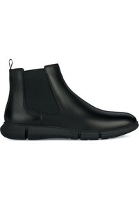 Bottes à cheville en cuir noir avec panneaux latéraux élastiques, bout rond et semelle en caoutchouc texturée. Dotées d'une languette à l'arrière pour un enfilage facile.